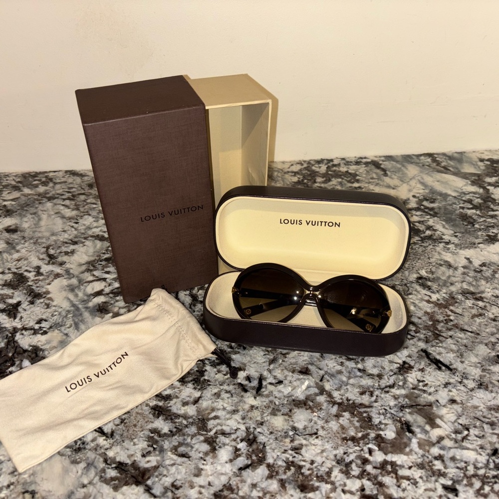 🔥EUC Louis Vuitton Brown Daphne Sunglasses